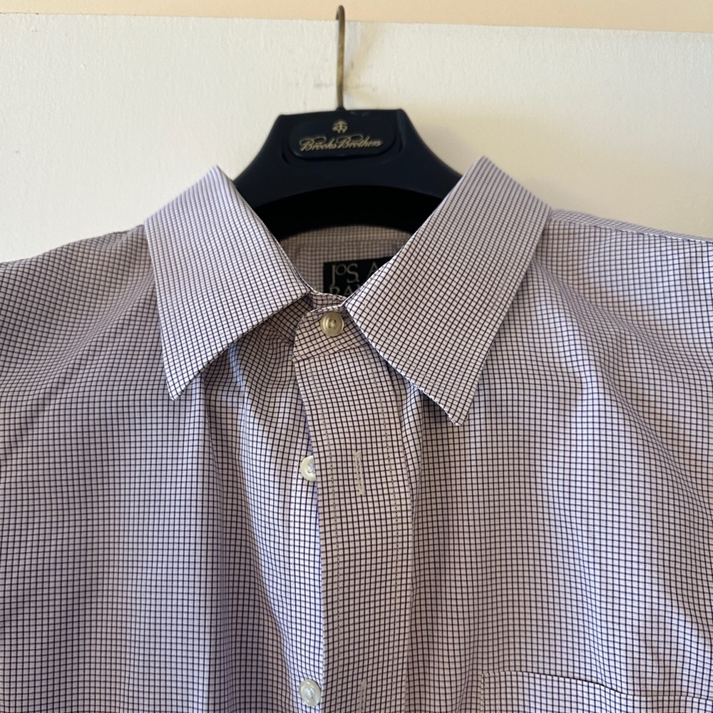 JoS A Bank Dress Shirt, great condition, professionally laundered. 35 sleeve
